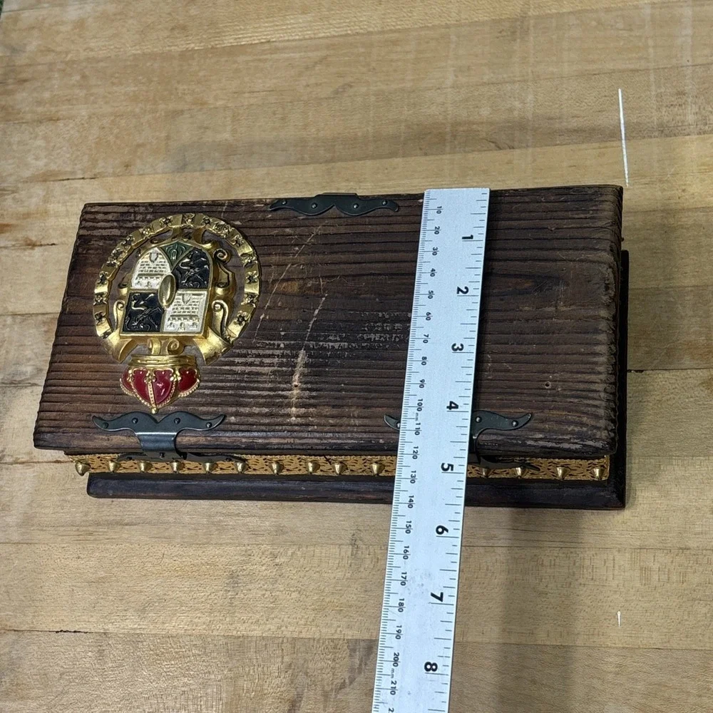 Vintage Wooden Trinket Jewelry Box Crest Gold Tone Decorative Keepsake Chest